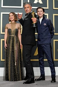 1642680432_NataliePortman92ndAnnualAcademyAwardsagvUdzbAQcox.thumb.jpg.45a4253029c6692e5146e2b703ede39c.jpg