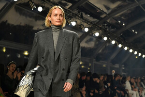 Amber+Valletta+Isabel+Marant+Runway+Paris+5FqFhvMTWmZx.jpg