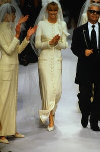 164569656_chanel-hc-fw-1995(8).thumb.jpg.8b4110923a61026b6561c871185a6b4a.jpg