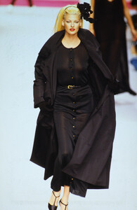 164974252_chanel-fw-1995(19).thumb.jpg.015081080277842deb4267718117aa9a.jpg