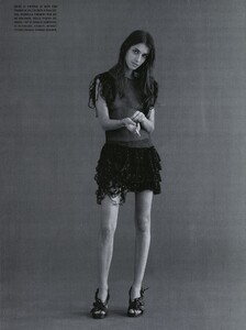 1661406297_VOGUEItaliaFebruary2003JoannaPreissP5.thumb.jpg.b4797a63f758e42a3de4c87f6c5926c2.jpg