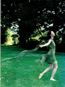 ARCHIVIO - Vogue Italia (November 1997) - Huntington Castle - 004.jpg