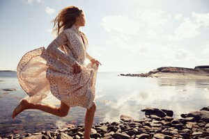1708987057_VogueParisNovember2019016.thumb.jpg.d21f36e84883b8a54e7b878ab79cc251.jpg