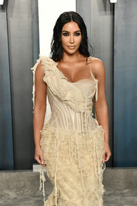 Kim+Kardashian+2020+Vanity+Fair+Oscar+Party+oyhrwtumsJnx.jpg