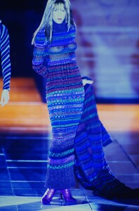 171801988_versace-fw-1993(24).thumb.jpg.77dbf819ee228c421ddd419e4b13ec78.jpg