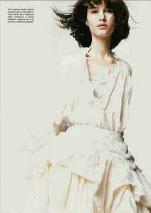 ARCHIVIO - Vogue Italia (June 2004) - A Play of Ruffles - 010.jpg