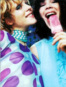 ARCHIVIO - Vogue Italia (May 2000) - Summer Clicks - 010.jpg