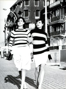 ARCHIVIO - Vogue Italia (June 2001) - Smash of Stripes - 002.jpg