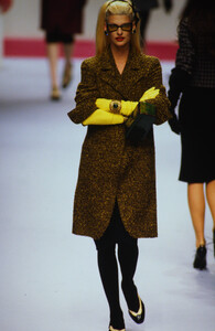 1765098181_chanel-fw-1995(5).thumb.jpg.f00805baba1ecea041e8bc30e8584594.jpg