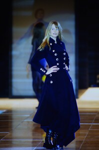 1772997640_versace-fw-1993(7).thumb.jpg.715e52060c6198c2fc98bf152f3c3f54.jpg