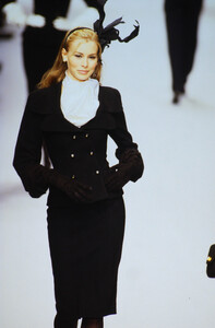 1773022265_chanel-fw-1995(12).thumb.jpg.c36a7f301a3b6babfe1efe267236b4cc.jpg