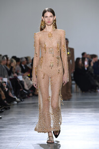 1773500763_SchiaparelliRunwayParisFashionWeekHaute4udr8mlYVFWx.thumb.jpg.c37a795325ebbf435151dba8f014e101.jpg