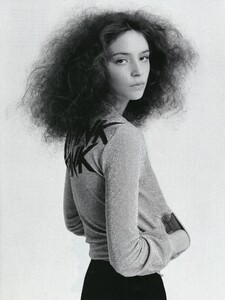 1804307298_VOGUEItaliaALLSUMMERLONG11.thumb.jpg.c710b29126a2890a841fb36711099a7f.jpg
