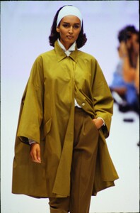 1808761457_max-mara-ss-1991(3).thumb.jpg.a6cf254c3bca66ed23dbba750829c553.jpg