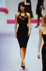 1817570286_chanel-fw-1995(15).thumb.jpg.2d0d3daaba0e02ac7f0304f00bc8133d.jpg