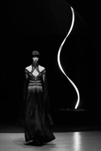 Iris+Van+Herpen+Runway+Paris+Fashion+Week+T6LQNExrAgYx.jpg