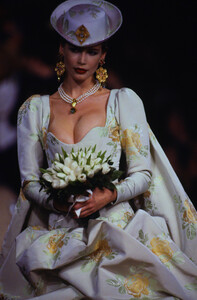 1849816426_ysl-hc-ss-1997(9).thumb.jpg.6ec346efdb8d279325190f77b01fe57e.jpg