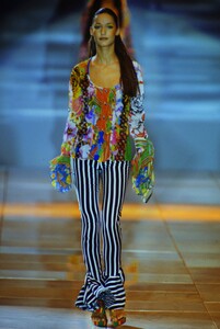 1860226099_versace-ss-1993(8).thumb.jpg.f6a3a0f76e764f6ad8eabc88d313610e.jpg