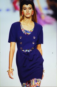 1870664407_karl-lagerfeld-ss-1991(5).thumb.jpg.bcfee785db4b83192068a4187bae21fc.jpg