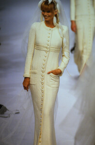 1882125948_chanel-hc-fw-1995(1).thumb.jpg.8f41630409db58ff6d89e0022e4437a3.jpg