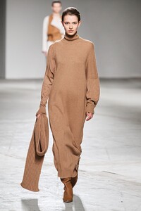 Merel Zoet Agnona Fall 2020 RTW MFW 1.jpg