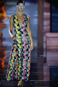 1927952181_versace-ss-1993(3).thumb.jpg.e6a8d1345abeea4895be111b9c0a59db.jpg