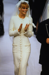 1929481403_chanel-hc-fw-1995(6).thumb.jpg.a6310a1bf213d00fbf0ffc95c02da2dc.jpg