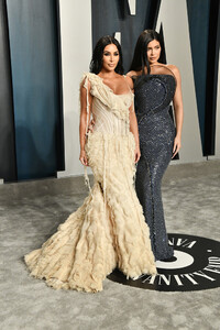 Kim+Kardashian+2020+Vanity+Fair+Oscar+Party+i2NdNmlCTf-x.jpg