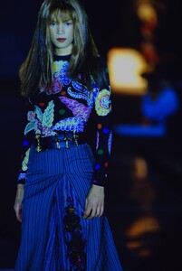194625583_versace-fw-1993(14).thumb.jpg.c032ca4e994f325efa80a75bb9f738de.jpg