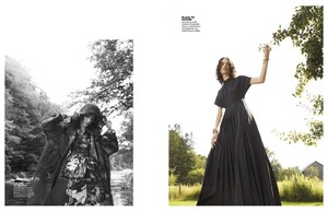 1a250c34-83d6-47c3-b605-2c3e2063102f_vogueTH_fashionstoryk.thumb.jpg.e44fc1d8d747d28c33220af9710dbb2d.jpg