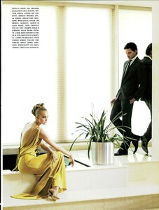 ARCHIVIO - Vogue Italia (December 2007) - Chic And Ravishing - 006.jpg
