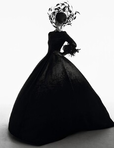 2015250644_VogueParisMarch2020108.thumb.jpg.35621255f6163f3d570bbad3ce070b8b.jpg