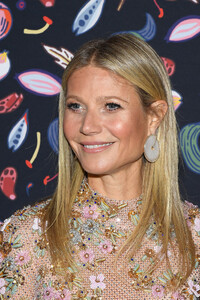 Gwyneth+Paltrow+Harper+Bazaar+Exhibtion+Musee+NHnJyPCDCV1x.jpg