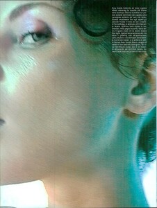 ARCHIVIO - Vogue Italia (December 2001) - Glow Up - 012.jpg