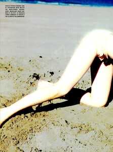 ARCHIVIO - Vogue Italia (June 2001) - Smash of Stripes - 009.jpg