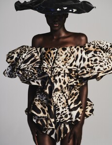 203234697_VogueGermanySepetmeber201939.thumb.jpg.334a056d80d6f9789aeee401cd58d3b4.jpg