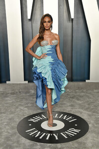 Joan+Smalls+2020+Vanity+Fair+Oscar+Party+Hosted+5o6DaCOB1DGx.jpg