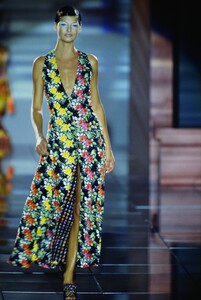 2085089491_versace-ss-1993(1).thumb.jpg.8c55db41aa8cde038e0252f92d44e61a.jpg