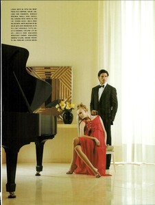 ARCHIVIO - Vogue Italia (December 2007) - Chic And Ravishing - 010.jpg