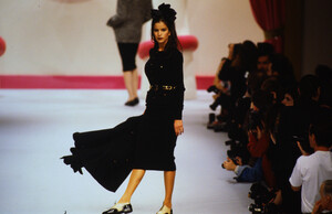 2101324427_chanel-fw-1995(12).thumb.jpg.2e8996495ddcfef264691c96e96f6be8.jpg