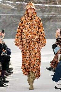 Deirdre Firinne Kenzo Fall 2020 RTW PFW 1.jpg