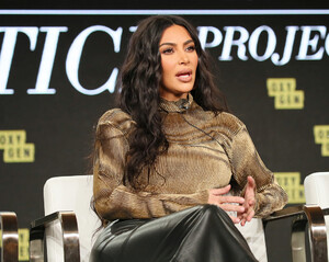 Kim+Kardashian+2020+Winter+TCA+Tour+Day+12+GqhgLhxcJuUx.jpg