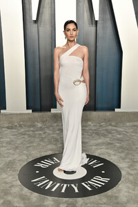 2121722287_LilyAldridge2020VanityFairOscarParty4prbDf7-IhMx.thumb.jpg.8e16116cc69c54fc02182d3bd3857058.jpg