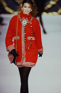 2127566502_chanel-fw-1990(3).thumb.jpg.b472eb6516b56f11434a1d28b567fda4.jpg