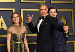 2139606281_NataliePortman92ndAnnualAcademyAwardsAykYwfd4rQxx.thumb.jpg.179278092cf5acdb27312d5f9f99ceed.jpg