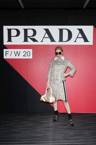 Tina+Leung+Prada+Fall+Winter+2020+2021+Womenswear+5mOAvvVITTgx.jpg