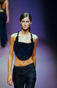 215107248_prada-fw-1999(7).thumb.jpg.3192e1321282947449ffaaf611ce97e8.jpg