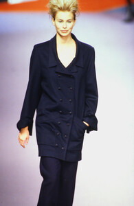 22084145_karl-lagerfeld-fw-1995(26).thumb.jpg.e89838deeb9d54e04e4724f9a7288590.jpg