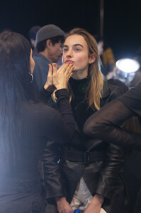 Oscar+de+la+Renta+Fall+2020+Backstage+FZSbILaBvVzx.jpg