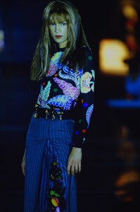 238936379_versace-fw-1993(12).thumb.jpg.d3efd48da455ad7160b27d2ed361796d.jpg